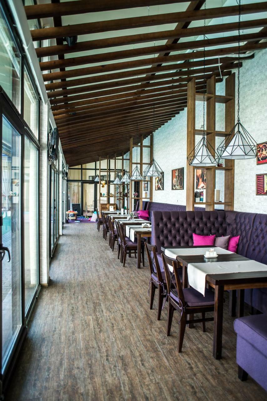 Campa Hotel Bucha Eksteriør billede